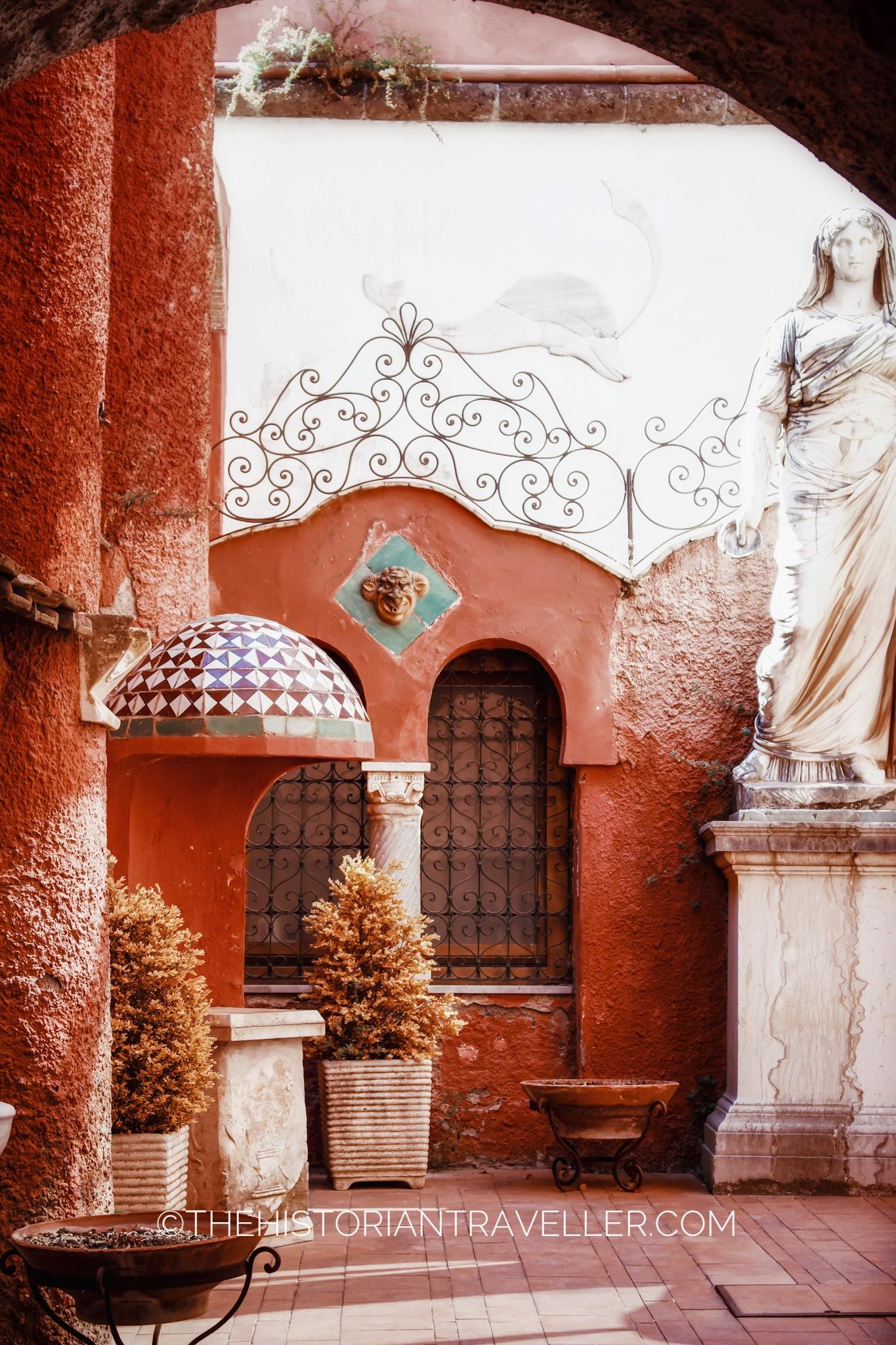 Casa Rossa (Red House) of Anacapri main courtyard